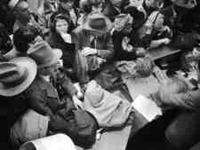 Lisa Larsen, German-American photographer - Frenzied Shoppers